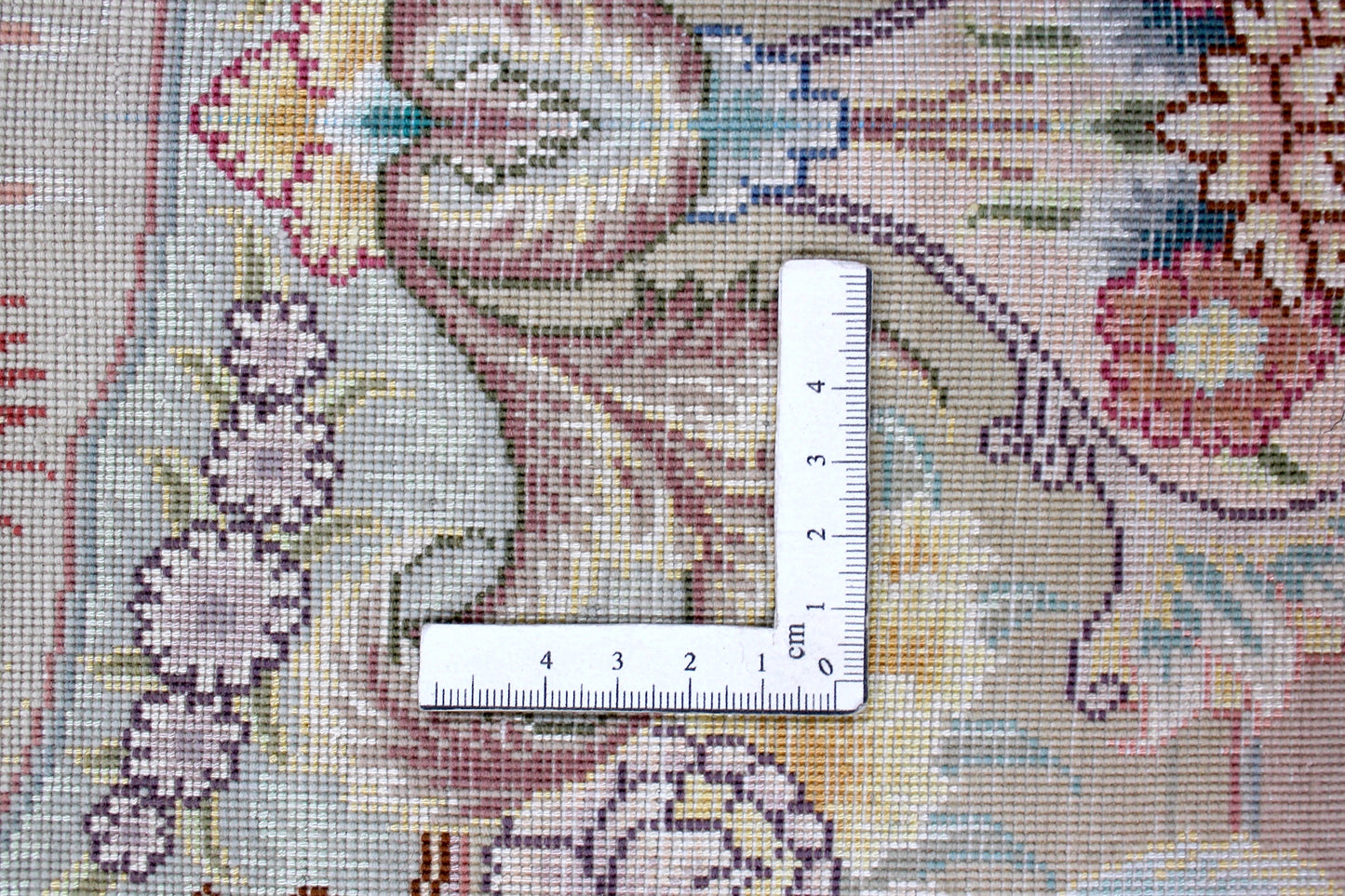 Täbriz 50 Raj oval mit Seide