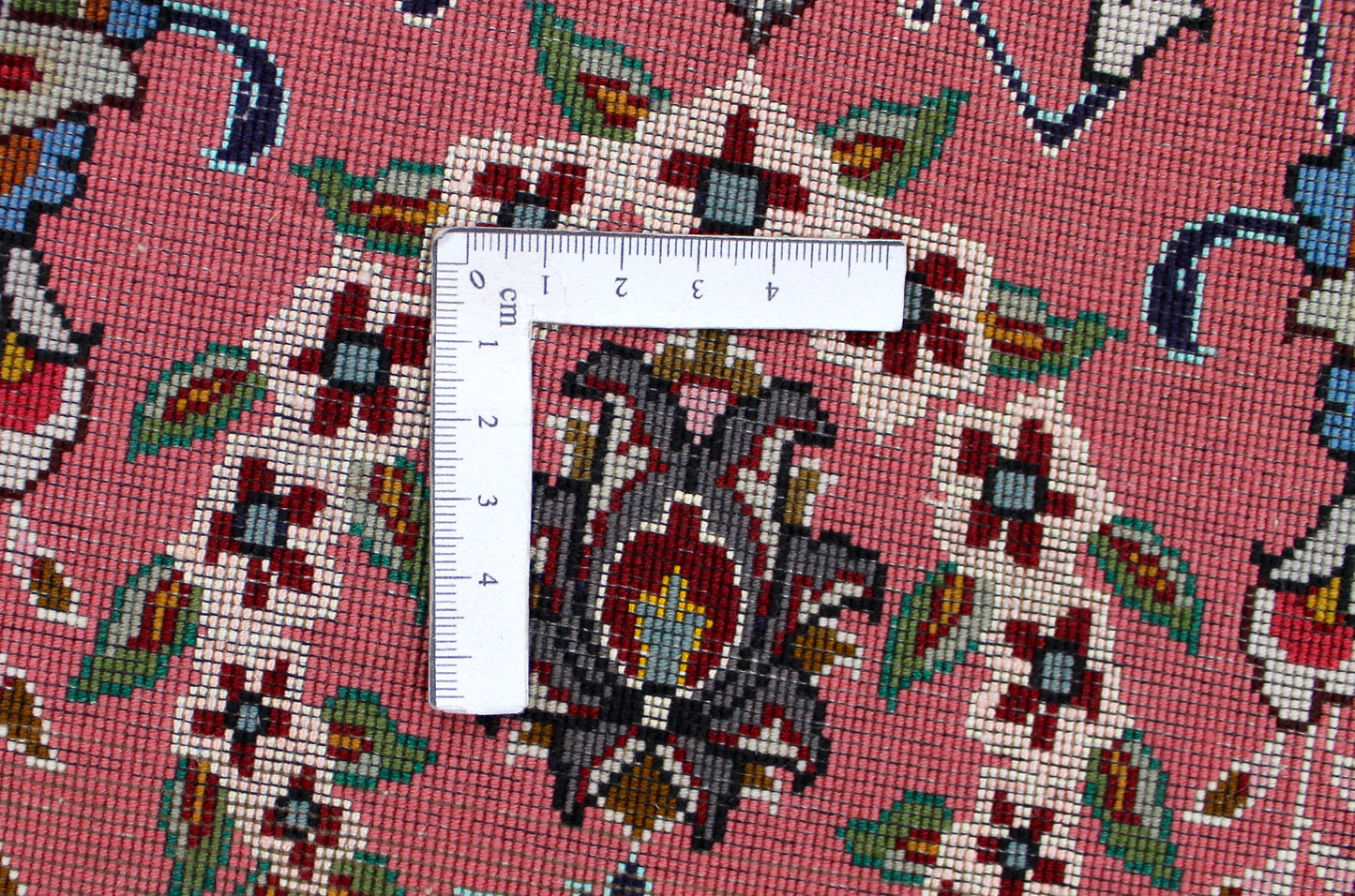 Täbriz 50 Raj oval mit Seide