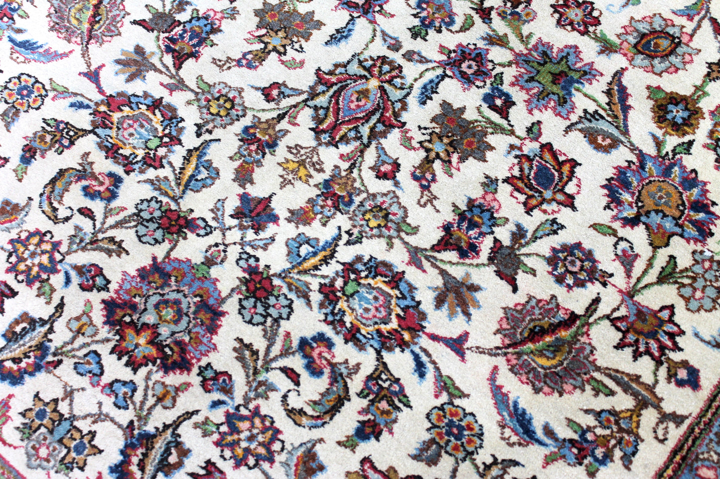 Kashan Weiss