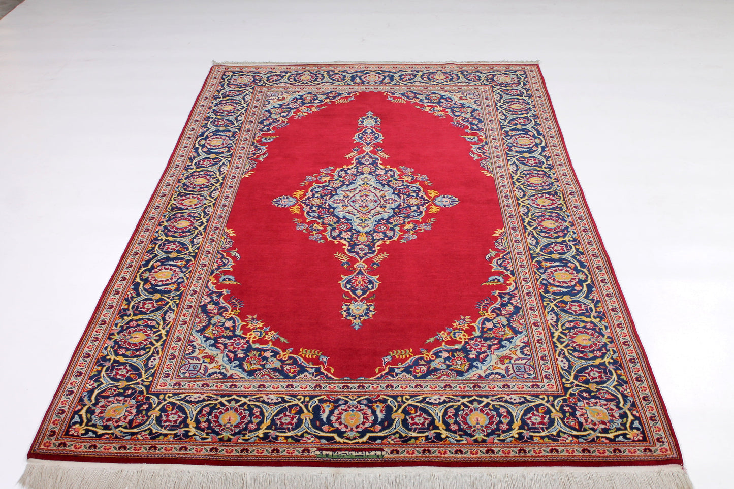 Kashan Weiss