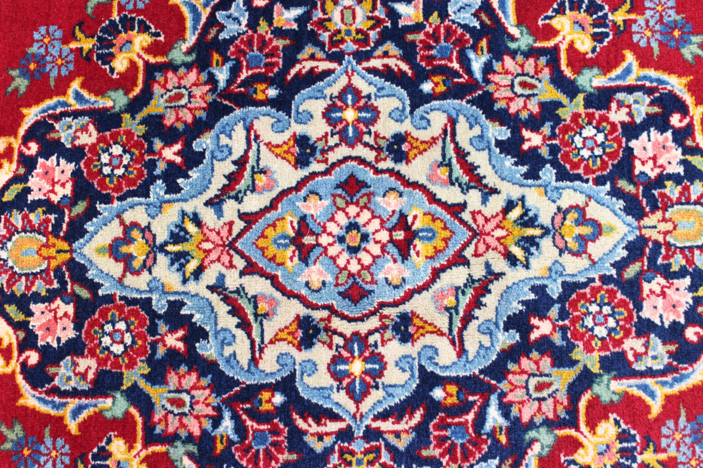 Kashan Weiss