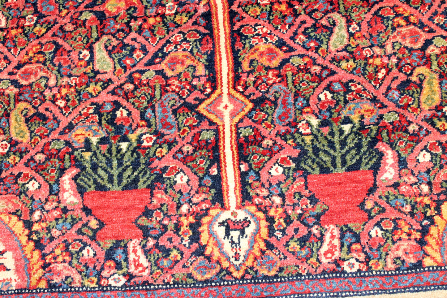 Farahan Antik