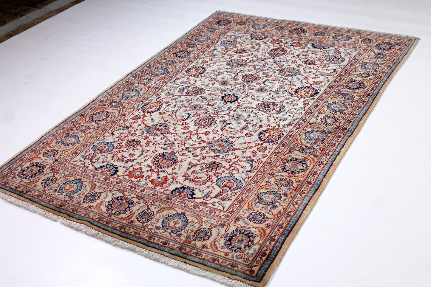 Kashan Weiss