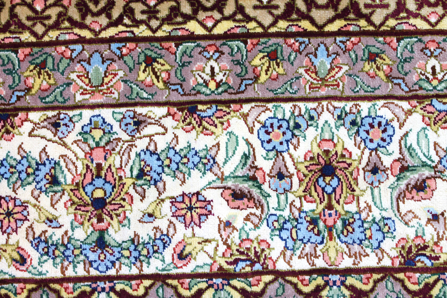 Ghom Seide