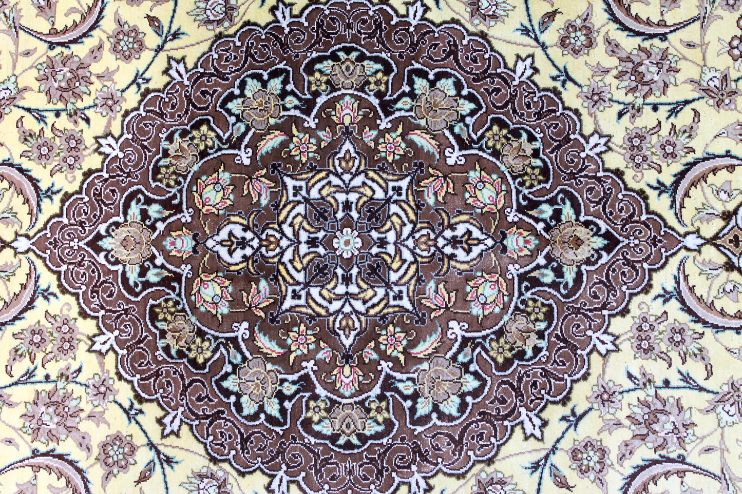 Ghom Seide