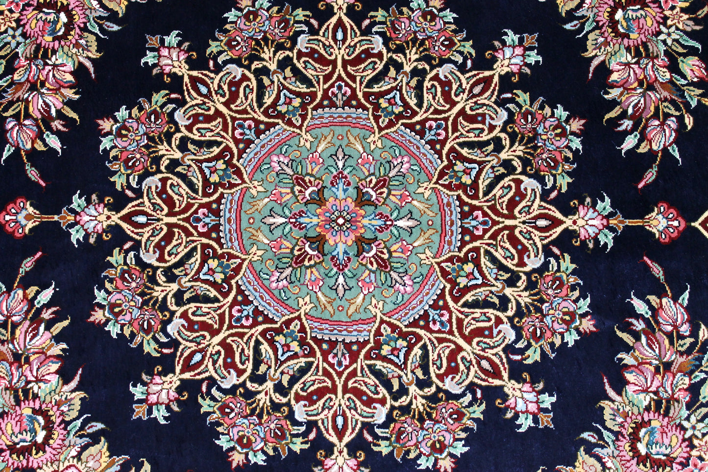 Ghom Seide