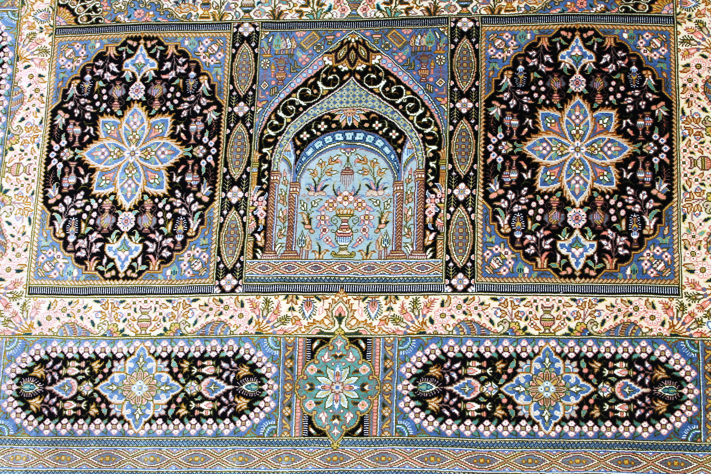 Ghom Seide