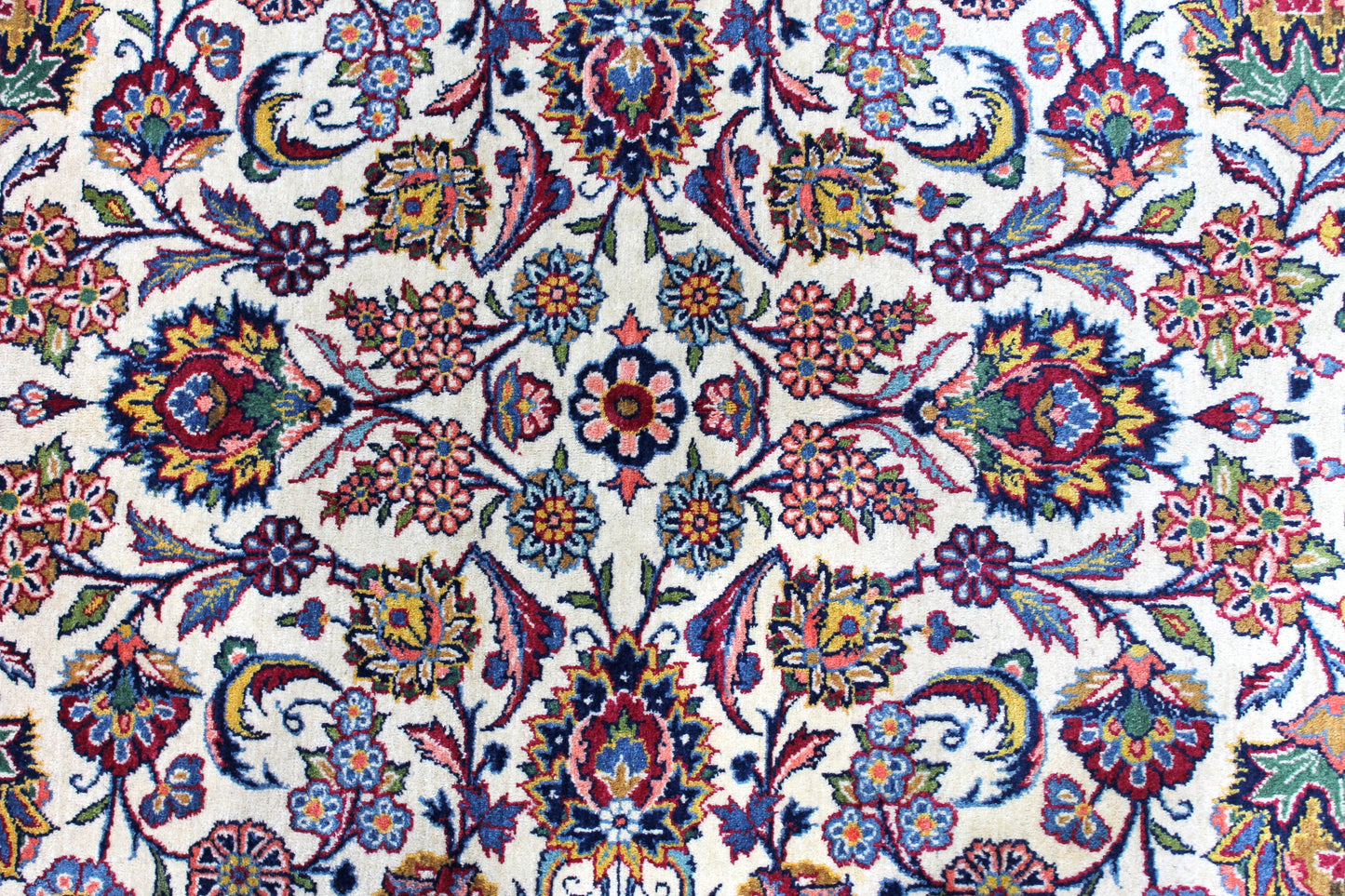 Weisser Kashan Antik