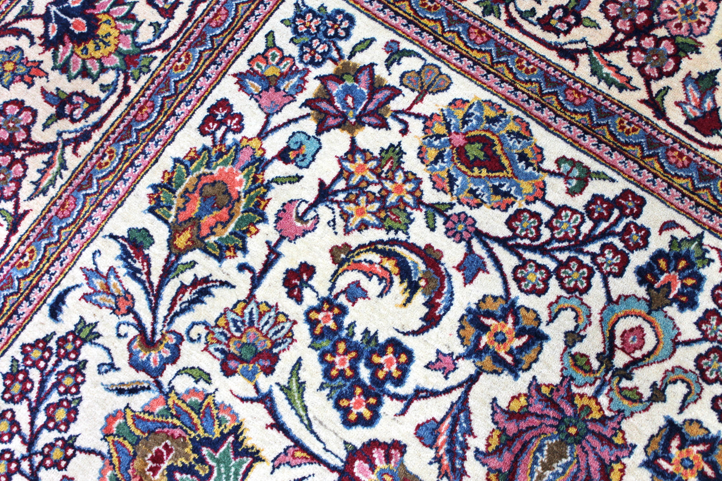 Weisser Kashan Antik