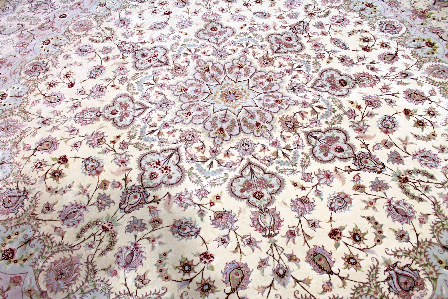 Täbriz 60 Raj Rund mit Seide