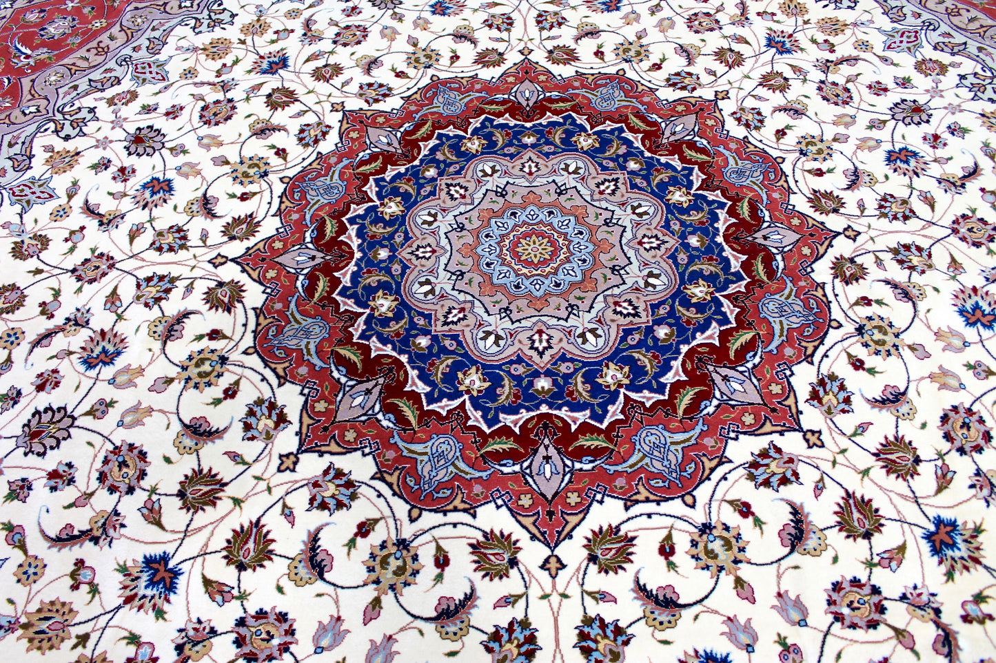 Täbriz 50 Raj rund mit Seide