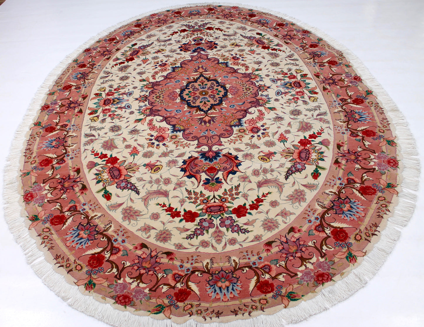 Täbriz 50 Raj oval mit Seide