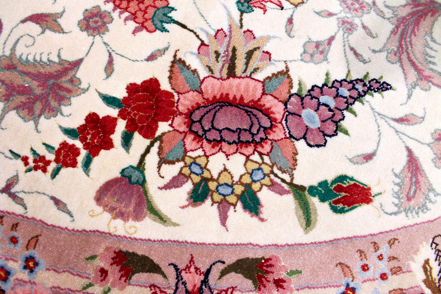 Täbriz 50 Raj oval mit Seide